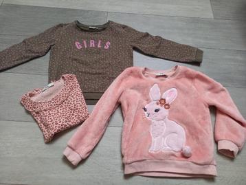 Truien meisje maat 122 en 1 longsleeve maat 122 beschikbaar voor biedingen