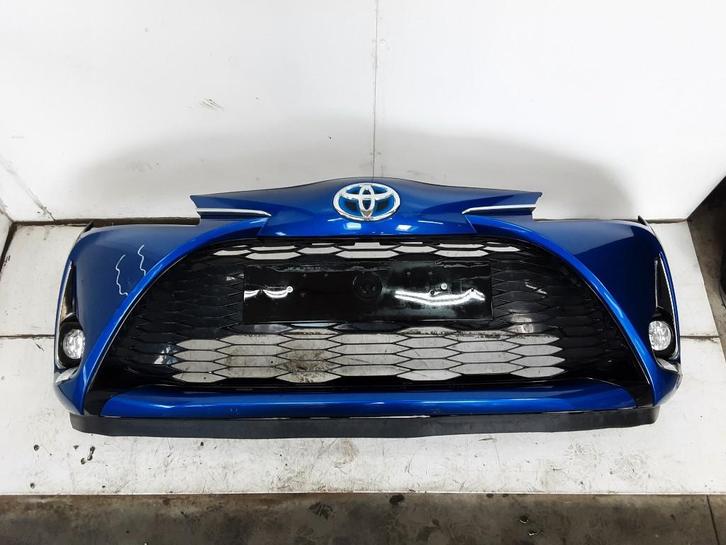 BUMPER VOOR Toyota Yaris III (P13) (01-2010/09-2020), Auto-onderdelen, Carrosserie, Bumper, Toyota, Voor, Gebruikt