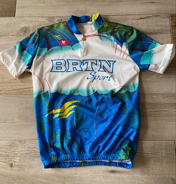 VINTAGE WIELERTRUITJE BRTN JAREN ‘90 beschikbaar voor biedingen