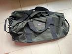 Grote reistas Eastpak op 2 wielen, Handtassen en Accessoires, Tassen | Reistassen en Weekendtassen, Ophalen