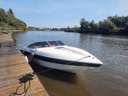 Stingray 230SX avec Mercury 496 v8 et remorque, Sports nautiques & Bateaux, Speedboat, Utilisé, 6 mètres ou plus, Essence, 200 ch ou plus