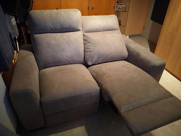 Electrische relax verstelbaar-2-zits-zilvergrijs, Huis en Inrichting, Zetels | Zetels, Zo goed als nieuw, Rechte bank, Tweepersoons