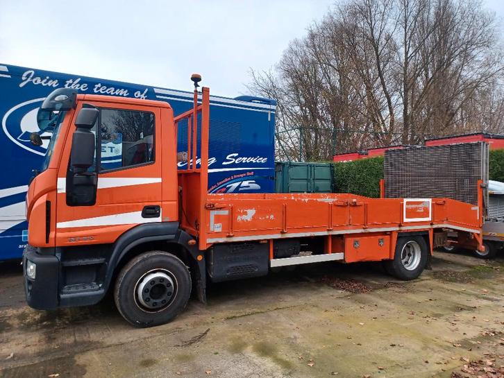 Iveco Eurocargo oprijvrachtwagen met hydraulische oprijklep, Autos, Camions, Particulier, ABS, Air conditionné, Cruise Control