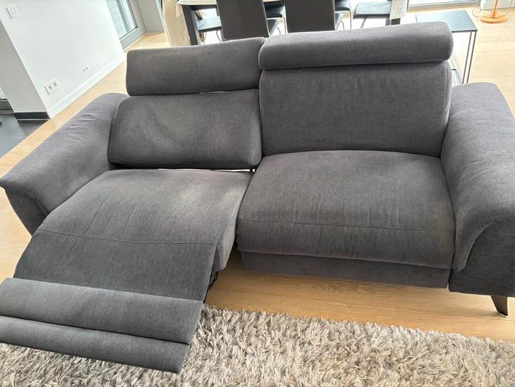 Grijze zetelset: 1x relax(zetel) 1x zetel 1xpoef 1x tafel, Huis en Inrichting, Zetels | Zetels, Zo goed als nieuw, Rechte bank