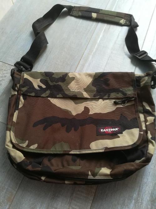 boekentas Eastpack  en turnzakken,  beauty case, Handtassen en Accessoires, Tassen | Reistassen en Weekendtassen, Ophalen