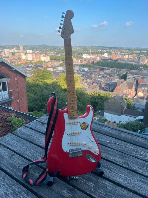 Pack Guitare Fender Strat Classic Vibe 60s Rouge, Muziek en Instrumenten, Snaarinstrumenten | Gitaren | Elektrisch, Zo goed als nieuw