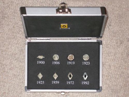 RENAULT collector Set met alle logo's van het merk., Verzamelen, Automerken, Motoren en Formule 1, Nieuw, Auto's, Verzenden