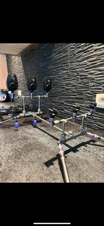 SOLAR P1 WORLD WIDE COMPACT 3ROD POD beschikbaar voor biedingen