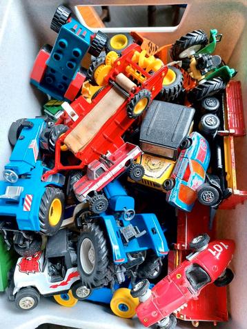 Auto´s  tractors enz.  beschikbaar voor biedingen