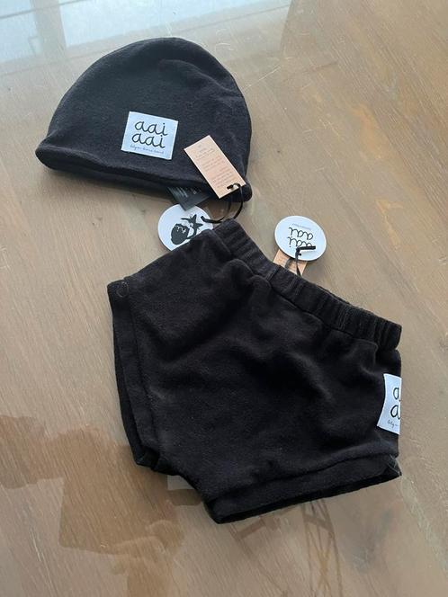 Muts handgemaakt in België 3-6 maanden en broekje 86-92, Kinderen en Baby's, Babykleding | Mutsen, Sjaals en Wanten, Nieuw, Muts