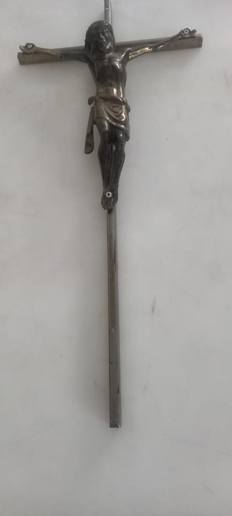 Metalen crucifix met Christusfiguur, Antiek en Kunst, Antiek | Religieuze voorwerpen, Ophalen of Verzenden