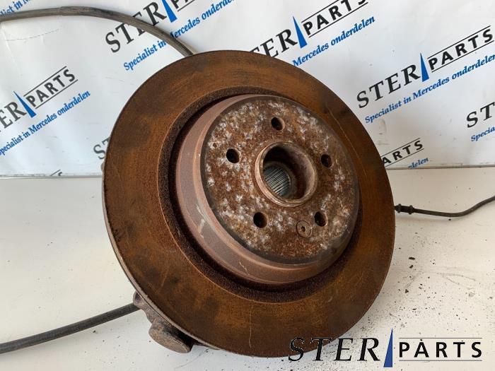 Fusee rechts-achter van een Mercedes ML-Klasse, Auto-onderdelen, Ophanging en Onderstel, Mercedes-Benz, Gebruikt, 3 maanden garantie