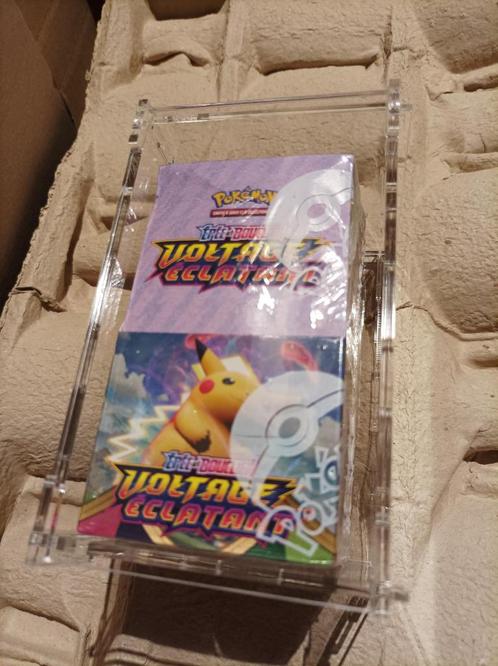 Halfspanningsdisplay knallende Pokemon EB verzegeld in goede, Hobby en Vrije tijd, Verzamelkaartspellen | Pokémon, Nieuw, Boosterbox