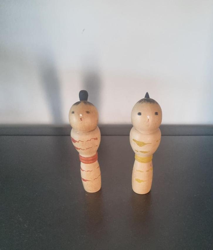 Mooi Kokeshi paar van Mamoru Izu (1925-2019), Antiek en Kunst, Kunst | Beelden en Houtsnijwerken, Verzenden