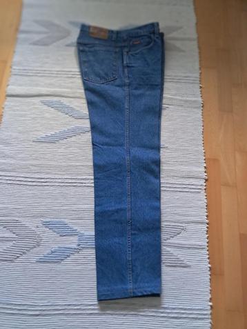 Jeans beschikbaar voor biedingen