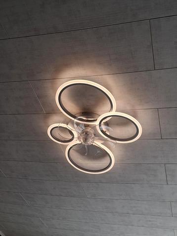 Led plafondlamp met ventilator. beschikbaar voor biedingen