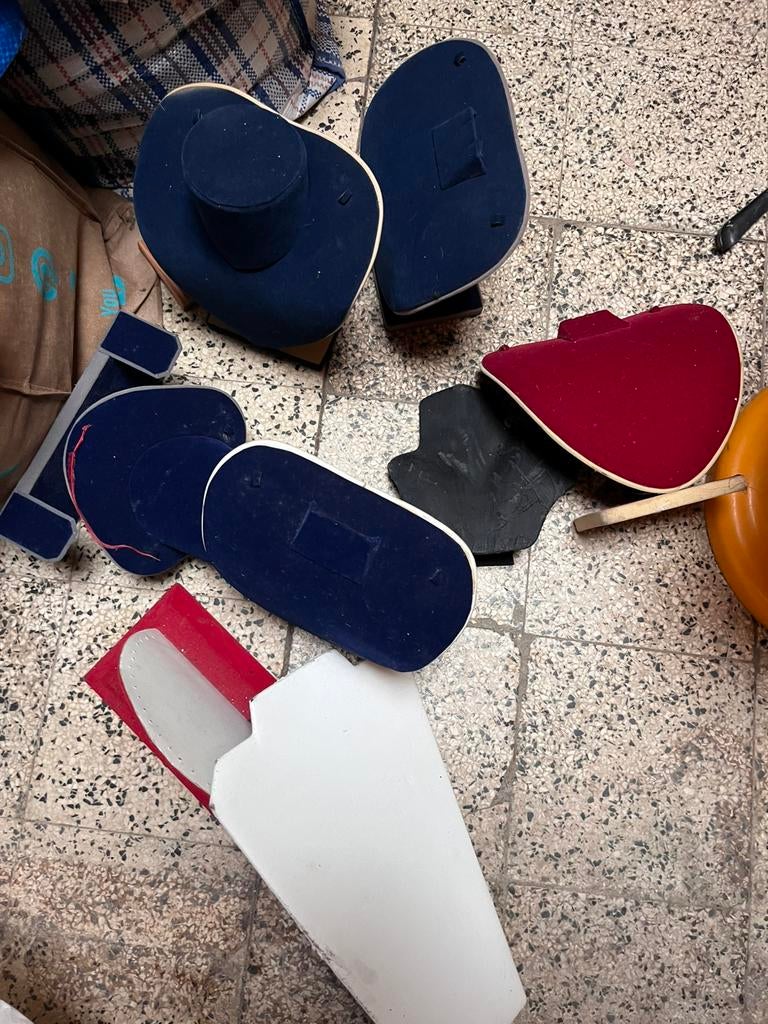 Lot de présentoirs à bijoux velours bleu, rouge et blanc, Bijoux, Sacs & Beauté, Boîtes de maquillage & Beauty case, Comme neuf