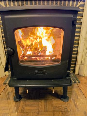 Houtkachel Dovre 525 CB en geharde glasplaat beschikbaar voor biedingen