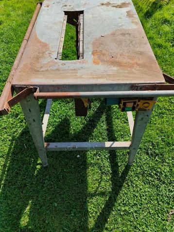 Zaagtafel voor brandhout of paletten beschikbaar voor biedingen