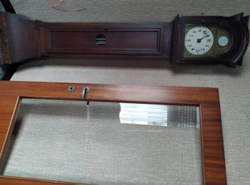 Antieke houten klok Jacques Streel á Herstal beschikbaar voor biedingen