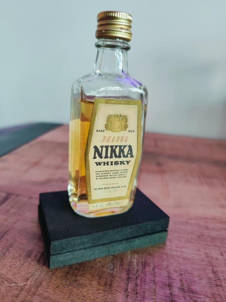 Miniature HiHi Nikka 50 ml - Fin des années 1970, Collections, Vins, Neuf, Autres types, Autres régions, Pleine, Enlèvement ou Envoi