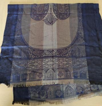 Blauwe sjaal met motief