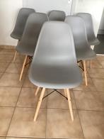 Stoelen grijs kunststof met houten poten, Huis en Inrichting, Stoelen, Zo goed als nieuw, Vijf, Zes of meer stoelen, Ophalen, Hout
