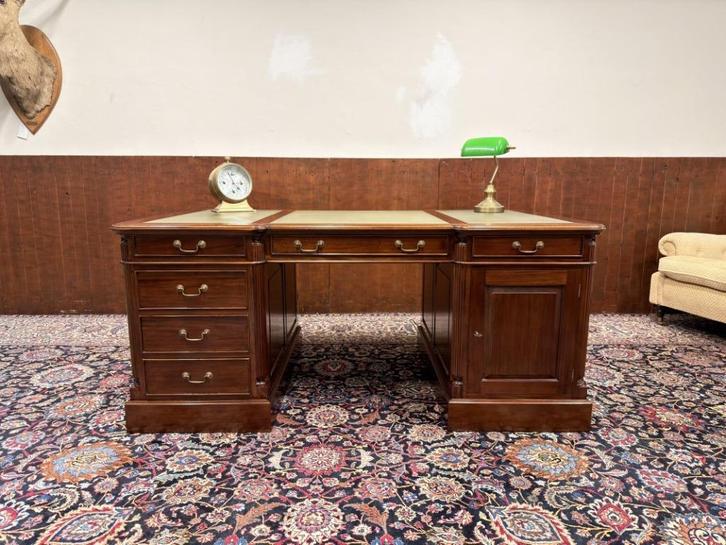 Klassiek Engels Chesterfield Bureau Partnerdesk, Antiek en Kunst, Antiek | Kantoor en Zakelijk, Ophalen of Verzenden