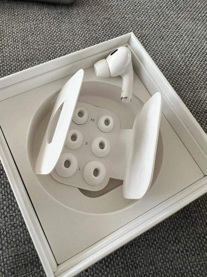 AirPods Pro 2nd generation USB-C - Rechteroortje, Telecommunicatie, Mobiele telefoons | Oordopjes, Zo goed als nieuw, In gehoorgang (in-ear)