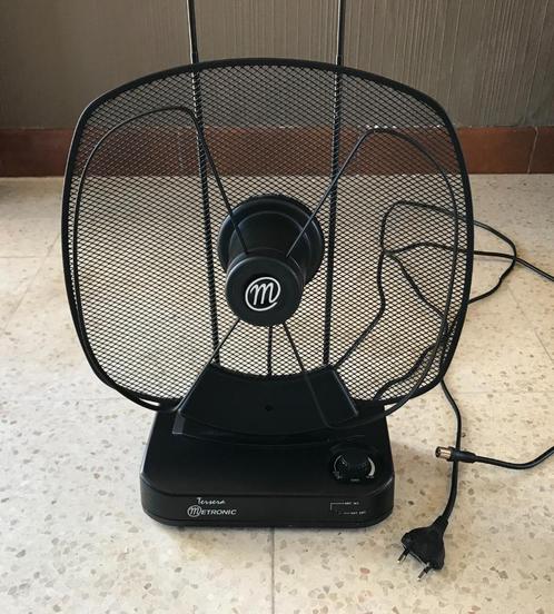Binnenhuisantenne met versterker voor betere ontvangst FM, D, Telecommunicatie, Antennes en Masten, Zo goed als nieuw, Antenne