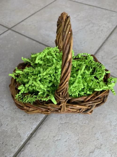 Petit panier oval en osier pour rangement, Huis en Inrichting, Woonaccessoires | Schalen en Manden, Gebruikt, Mand, Ovaal, Riet
