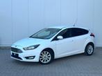 ✅ Ford Focus 1.5TDCi GARANTIE Titanium Airco Navi PDC Cruise, Auto's, Stof, 4 cilinders, Wit, Bedrijf