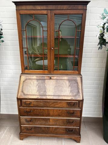secretaire kast beschikbaar voor biedingen