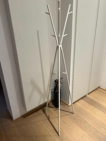 Kapstok beschikbaar voor biedingen