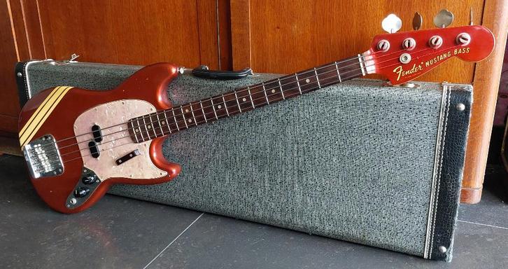 Fender Mustang Bass 1970 competition red, Muziek en Instrumenten, Snaarinstrumenten | Gitaren | Bas, Gebruikt, Elektrisch, Ophalen of Verzenden