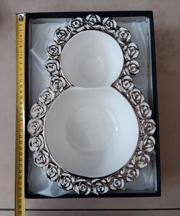 Plat en forme de huit  beschikbaar voor biedingen