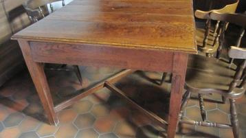 Heel oude tafel jaren 1900 beschikbaar voor biedingen