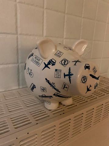 Spaarpot varken beschikbaar voor biedingen