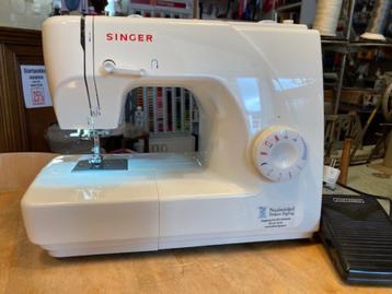 Singer 1507 naaimachine - IN NIEUWSTAAT beschikbaar voor biedingen