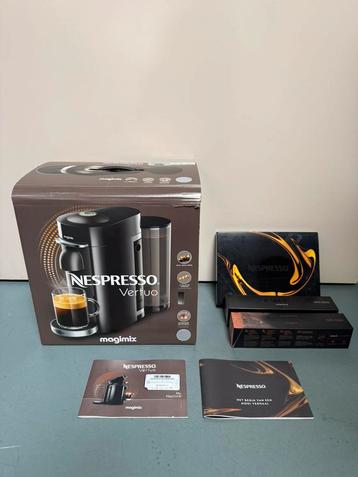 Nespresso Vertuo argenté, Réservoir d'eau amovible, Comme neuf, Dosettes et capsules de café, 2 à 4 tasses