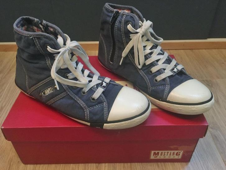 Leuke baskets Mustang maat 36, Kinderen en Baby's, Kinderkleding | Schoenen en Sokken, Gebruikt, Schoenen, Jongen, Ophalen of Verzenden