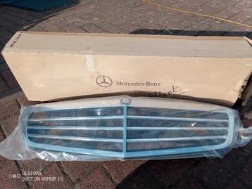 Siergrille motorkap Mercedes W203 beschikbaar voor biedingen