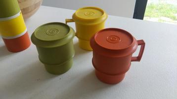 Vintage tupperware bekers