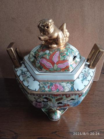 Chinese wierrookbrander gestempeld handpainted beschikbaar voor biedingen