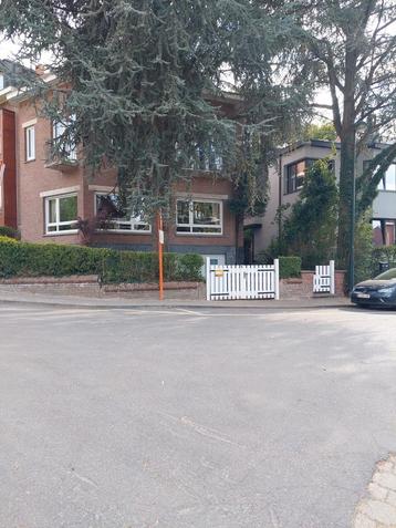 Huis te koop met 3 slaapkamers + terras beschikbaar voor biedingen