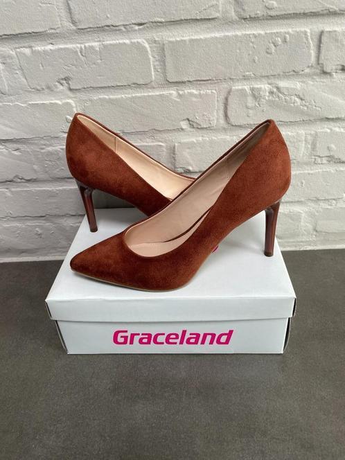 Roestbruine pumps van Graceland (39), Kleding | Dames, Schoenen, Zo goed als nieuw, Pumps, Bruin, Ophalen of Verzenden