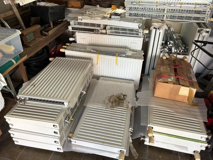 30 tal radiatoren, verschillende maten/type’s/vermogens, Doe-het-zelf en Bouw, Verwarming en Radiatoren, Gebruikt, Radiator, Ophalen