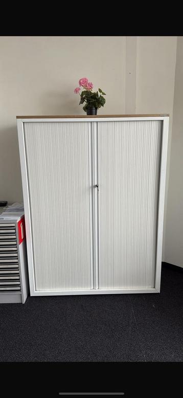 Bureau kast-archiefkast beschikbaar voor biedingen