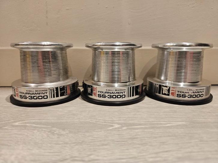 3 Daiwa Whisker Tournament SS3000 Spoelen #1, Watersport en Boten, Hengelsport | Karpervissen, Ophalen of Verzenden