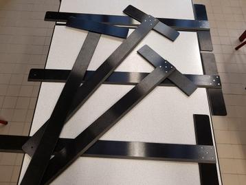 T-latten beschikbaar voor biedingen